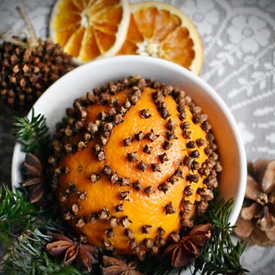 How to Make an Orange Pomander with Cloves