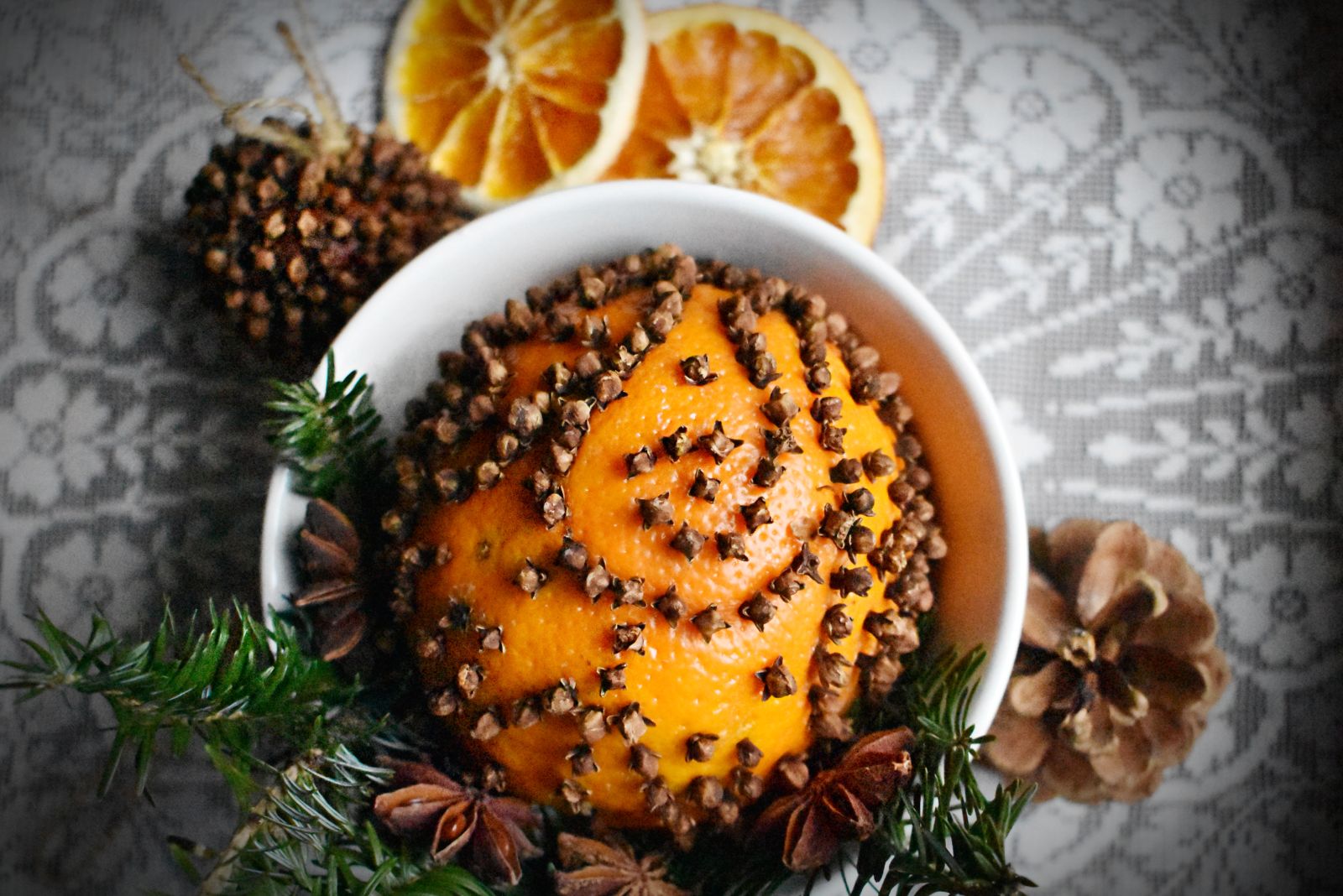How to Make an Orange Pomander with Cloves