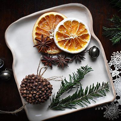 Drying Oranges for Holiday Decorating